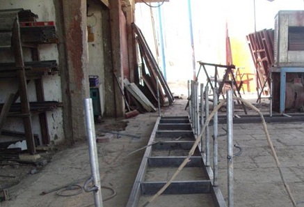 سكان تجزئة المهدي بالجديدة يشتكون  من ضرر محل للحدادة  - الجديدة 24