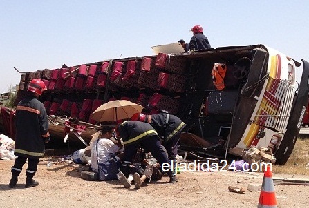 بالصور.. 33 جريحا في انقلاب حافلة لنقل المسافرين قرب ازمور