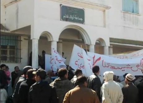 دوار اولاد اربيعة بجماعة اولاد غانم يستنكر تصرفات جمعية نصبت نفسها وصية على أراضي الجموع