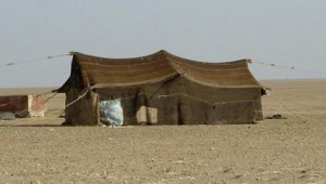 البوليساريو تضرم النار في خيمة أسرة نازحة وتردي رمادا جثت 10 صحراويين