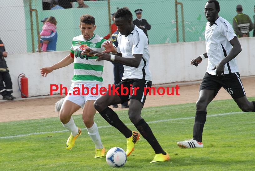 الدفاع الجديدي في الدور الثاني لكأس الكاف و بنشيخة يهين الصحافة الجديدية - الجديدة 24