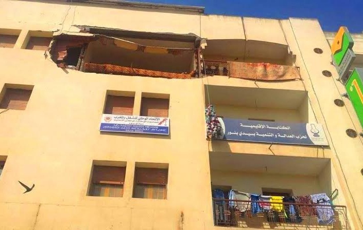بالصور.. إنفجار قنينة غاز يتسبب في انهيار واجهة شقة سكنية وخسائر مادية كبيرة في الشارع العام - الجديدة 24