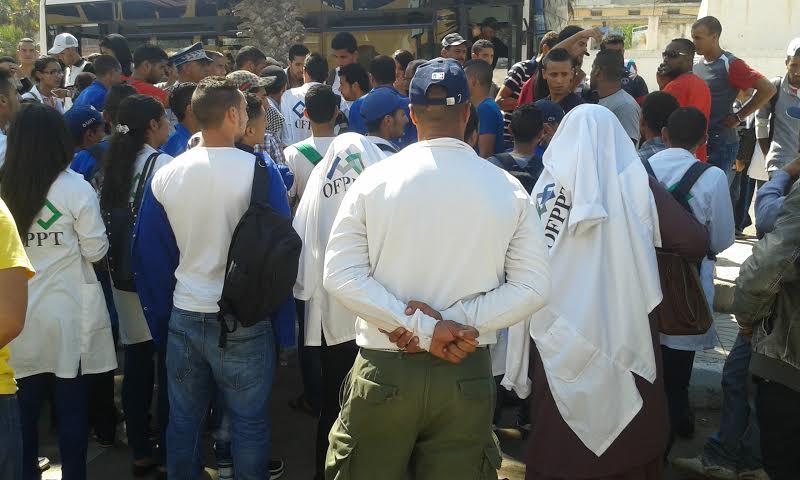 رئيس الأمن الإقليمي بالجديدة يتدخل لفض احتجاج طلبة الOFPPT  بالشارع العام على خلفية تسعيرة النقل الحضري