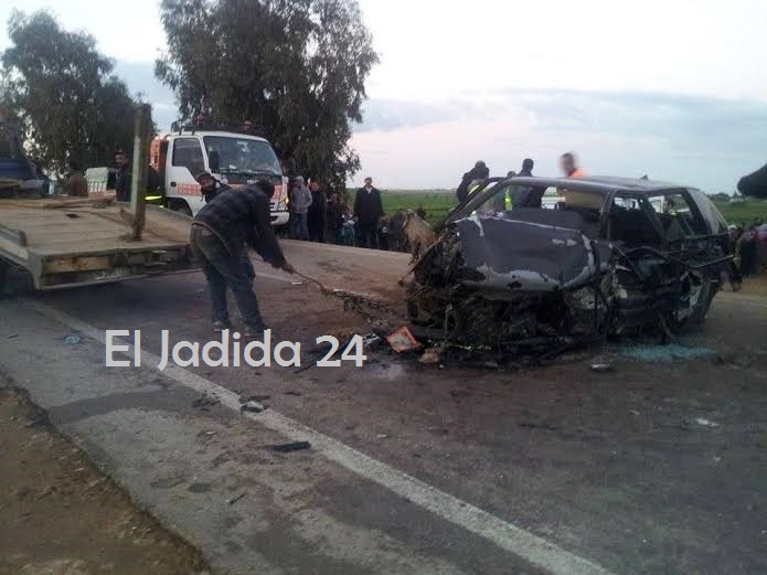 بالصور.. مصرع أسرة بكاملها و نجاة رضيع في حادثة سير مأساوية قرب سيدي بنور