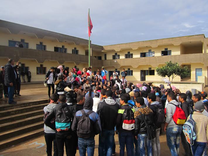 الاطر التربوية بثانوية الورد بهشتوكة تصعد احتجاجها ضد رئيس الجماعة ومسؤولو الاكاديمية والنيابة خارج التغطية