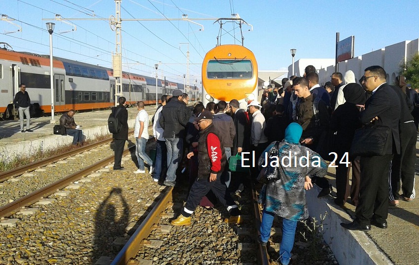 شل حركة القطارات بمحطة الجديدة احتجاجا على تأخر قطار يستنفر الأجهزة الأمنية بالمدينة