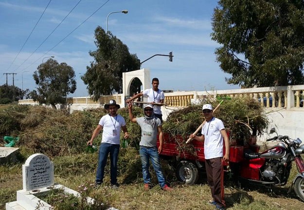 جمعية آفاق تنظم حملة تطوعية لتنظيف مقبرة سيدي بوزيد