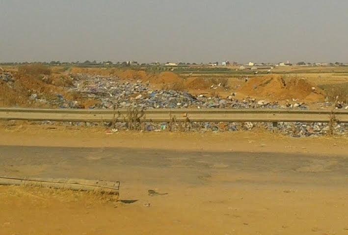 مطرح عشوائي للنفايات بالعونات باقليم سيدي بنور  يهدد البيئة و صحة الساكنة 