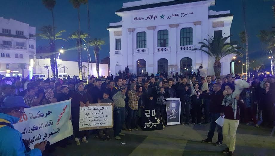 بالصور.. فبراريو الجديدة يسترجعون أمجاد حركة 20 فبراير بوقفة احتجاجية بساحة مسرح عفيفي