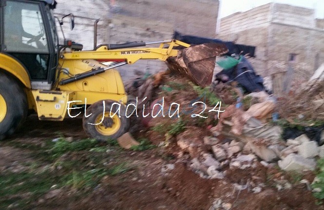 السلطات الاقليمية تنفد قرارا عامليا بهدم مبنى عشوائي بجماعة اولاد رحمون (صور) - الجديدة 24