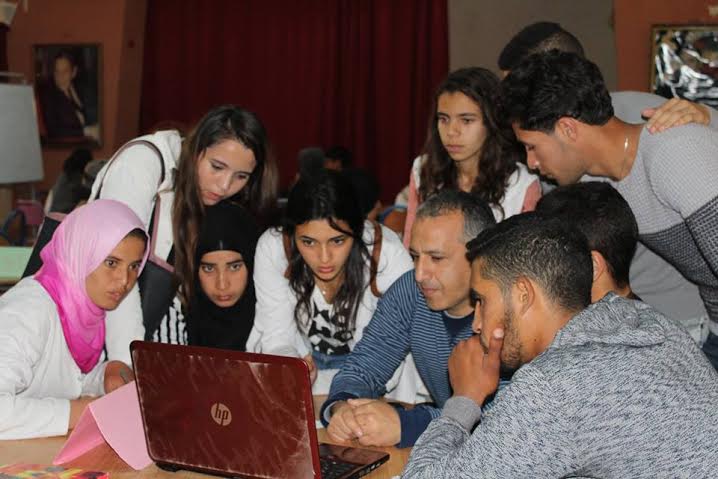 بالصور.. ثانوية ابن خلدون وجمعية آفاق للطفولة والشباب تنظمان نشاطا في التوجيه - الجديدة 24