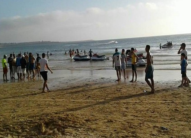 جمعويون وانتهازيون يحولون شاطئ سيدي بوزيد الى ضيعة خاصة والسلطات خارج التغطية