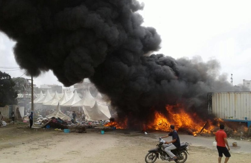 مواطنون يخمدون حريقا مهولا بالمعرض التجاري الصيفي لمدينة الواليدية