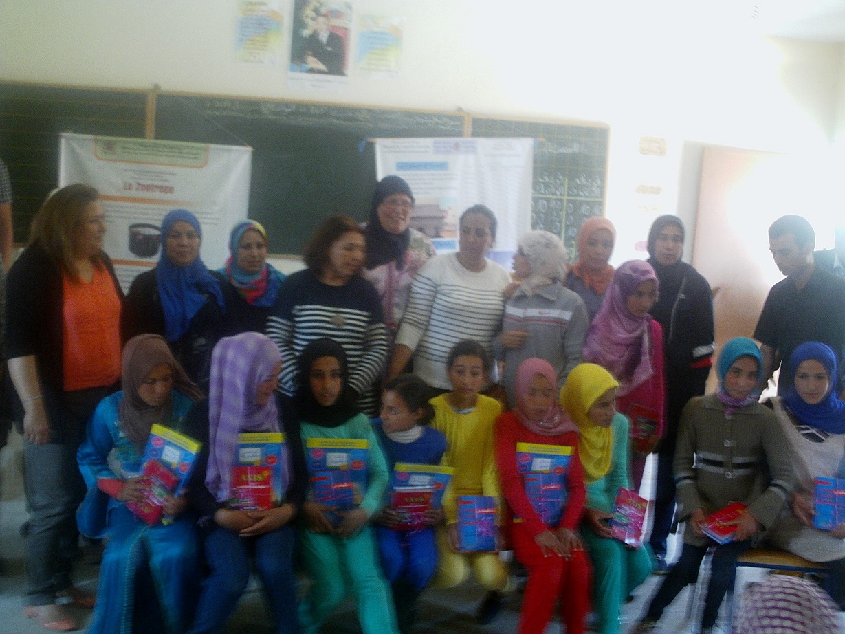 مؤسسة أمين الخاصة بالجديدة في زيارة تضامنية لمدرسة عبدالله بن الكامل بحد أولاد عيسى