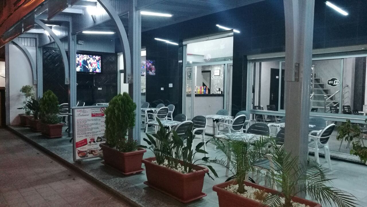 بالصور... مستثمر شاب يفتتح أول مقهى بمدينة الجديدة  '' 100% بدون تدخين''‎