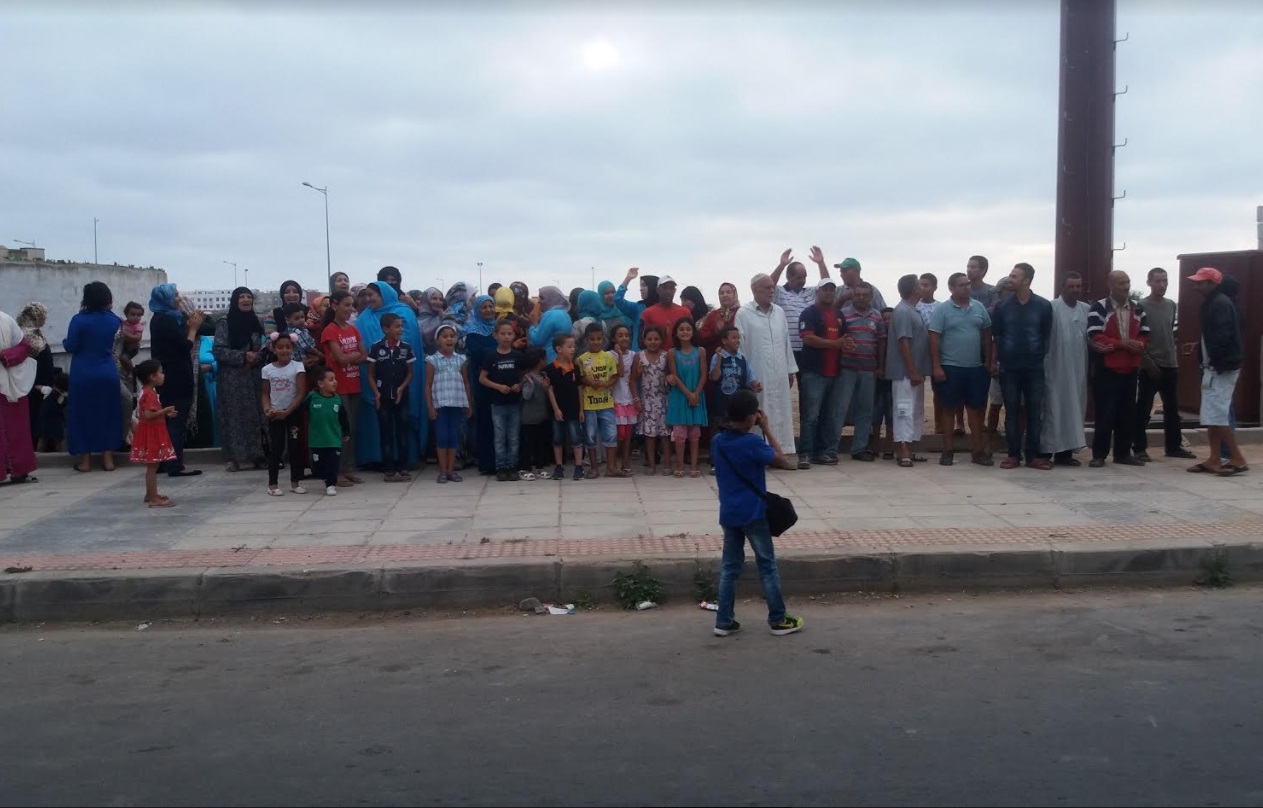 سكان حي المويلحة بالجديدة يحتجون على نصب لاقط هوائي قرب حيهم