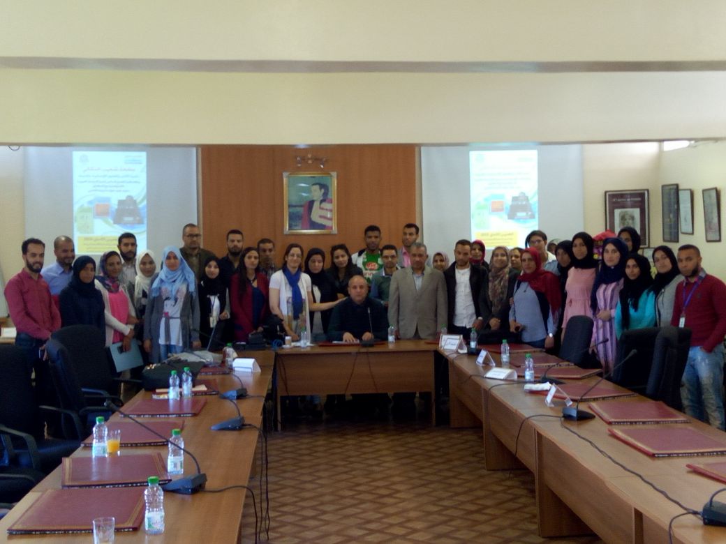 طلبة الفصل السادس شعبة اللغة العربية بكلية الاداب بالجديدة يحتفون بالدكتور سعيد جبار