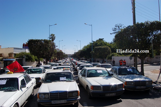 سيارات الأجرة بمولاي عبد الله تصعد بوقفة أمام  القيادة الجهوية للدرك الملكي بالجديدة