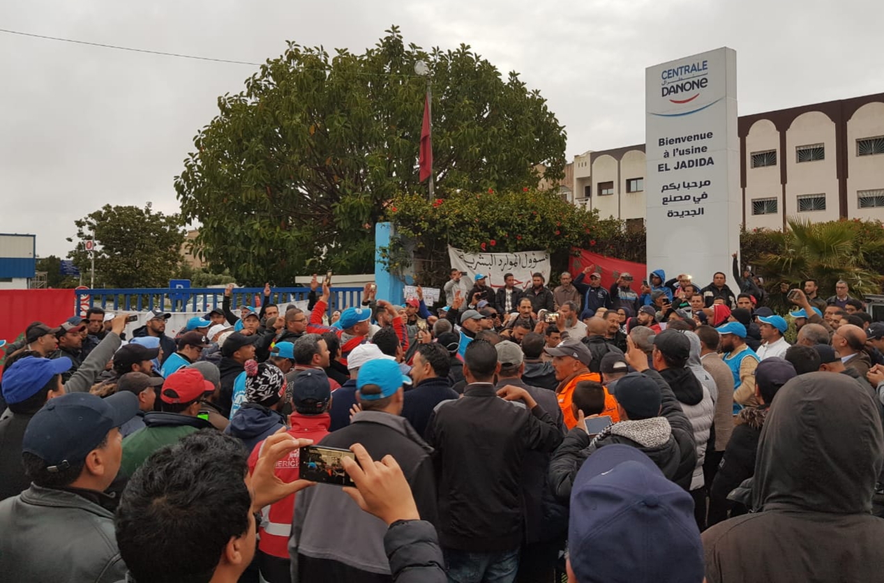 حقوقيون يتضامنون مع عمال شركة سنطرال المضربين بالجديدة ويطالبون الشركة بارجاع العمال المطرودين 