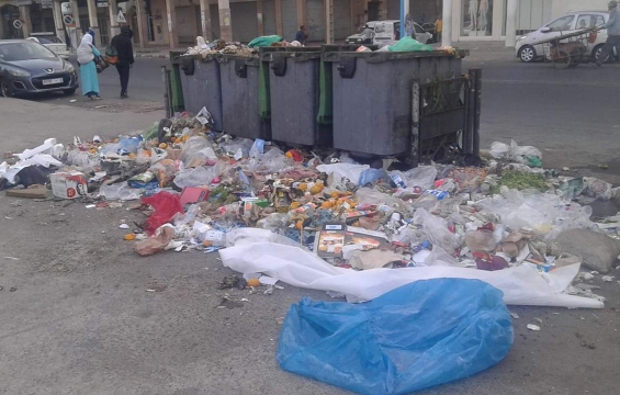 تردي خدمات النظافة بالجديدة يجر انتقادات واسعة على الجماعة الحضرية وسلطات المدينة