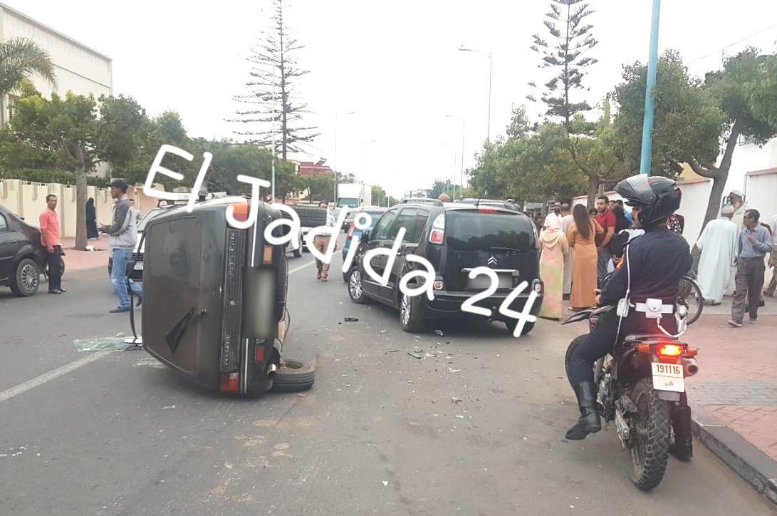 بالصور.. حادثة سير مهولة بالمدار الحضري لمدينة الجديدة   - الجديدة 24