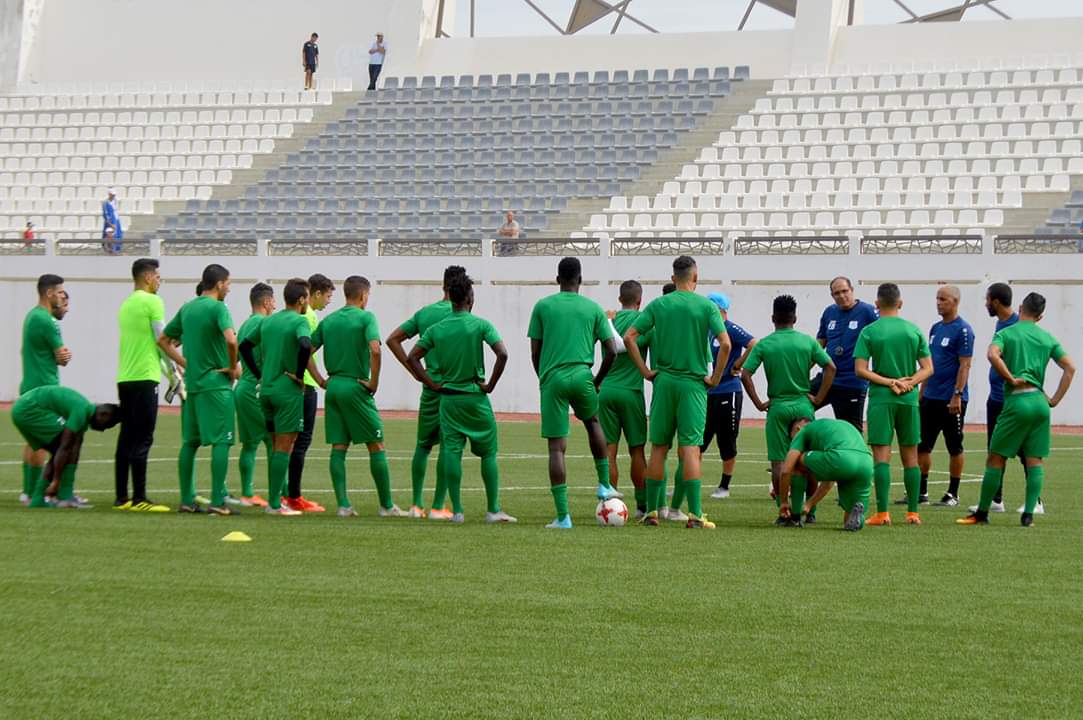 الدفاع الحسني الجديدي يجري آخر حصة تدريبية قبل مباراة طنجة