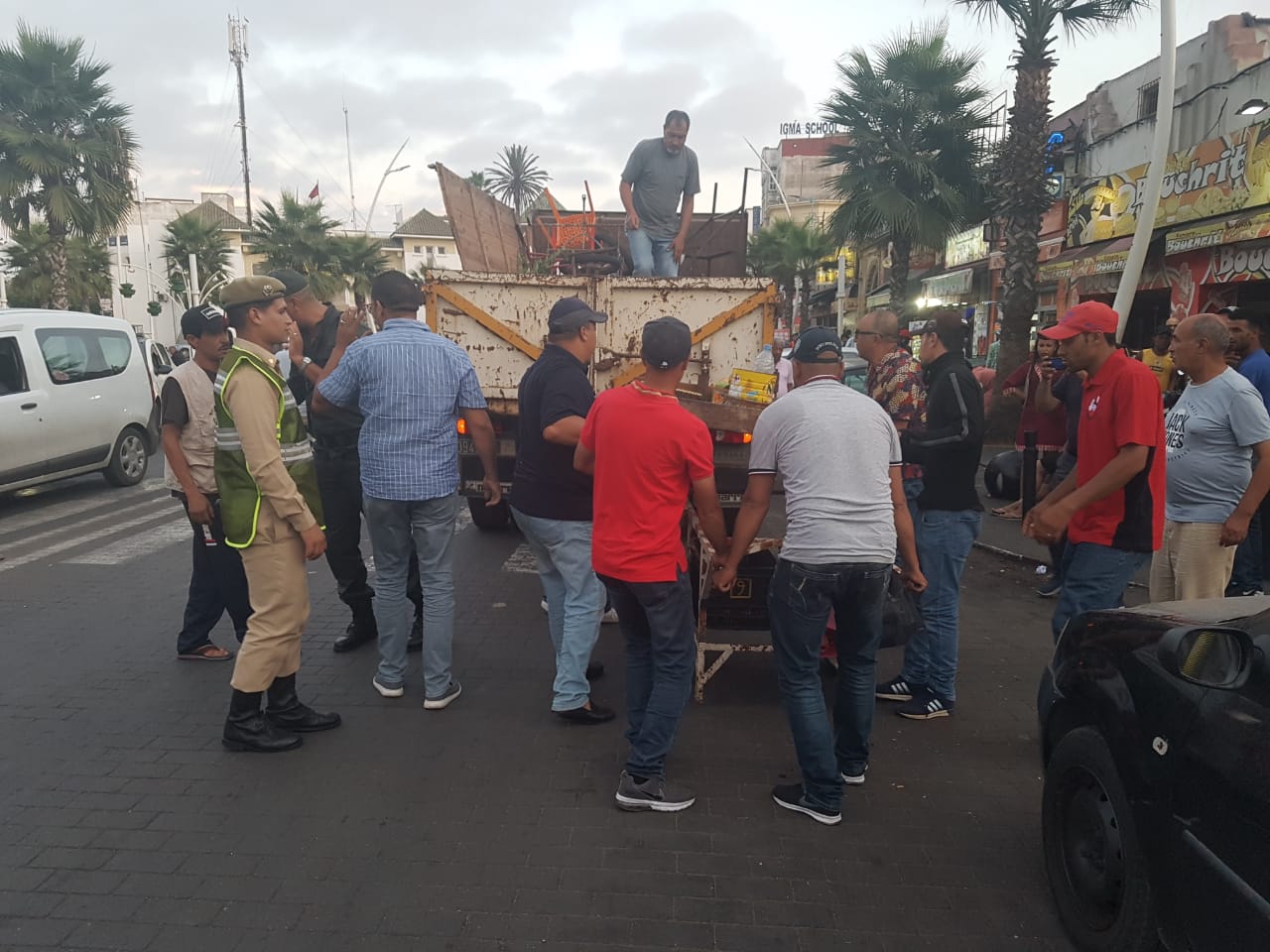 الشرطة توقف بائعا متجولا بالجديدة اعتدى على السلطة المحلية بسبب تحرير الملك العمومي  