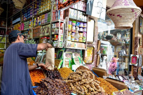 جماعة الجديدة تصدر قرارا بفتح جميع المحلات المرتبطة بالمعيش اليومي من السادسة صباحا الى السادسة مساء