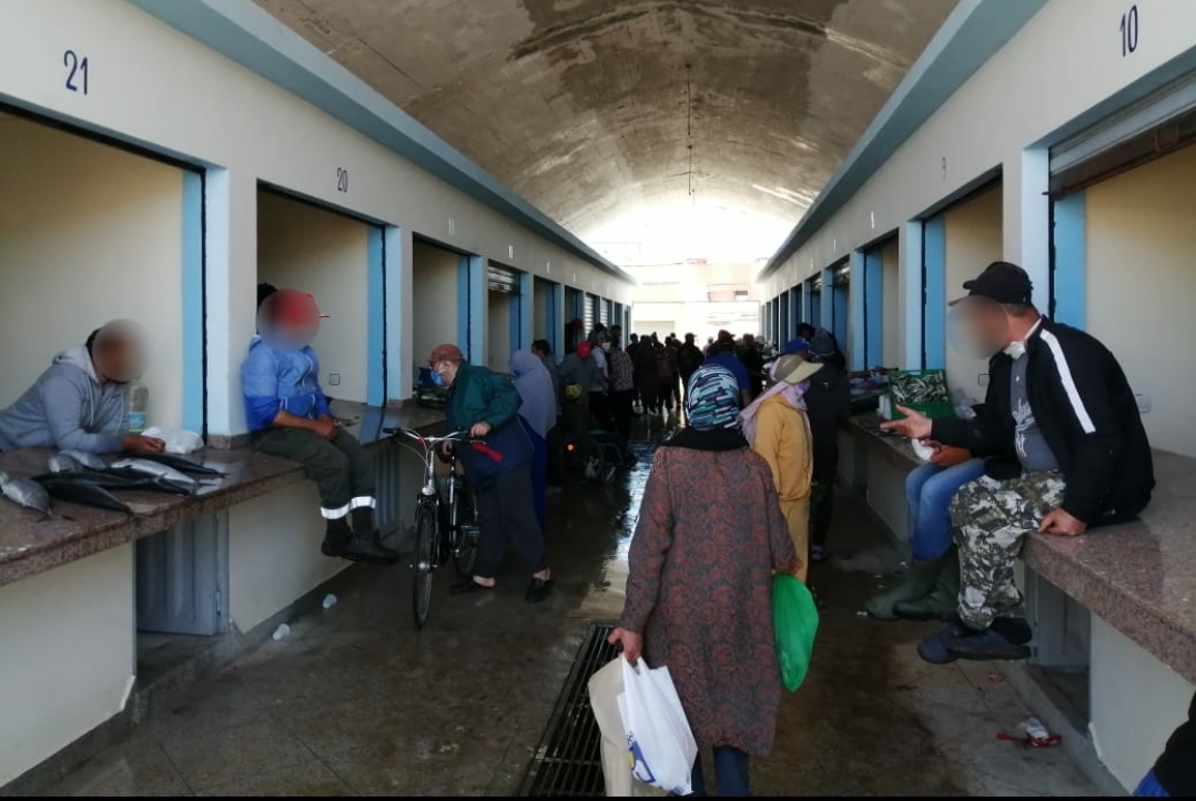 في اول ايام رمضان.. فوضى وعربدة بسوق السمك بلالة زهرة بالجديدة والأمن يلتزم الصمت 