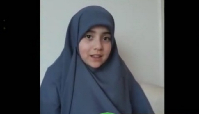 إسراء الهراوي صغيرة تشرف دكالة في مسابقة تجويد القرآن..  فلندعمها ونساندها جميعا!      