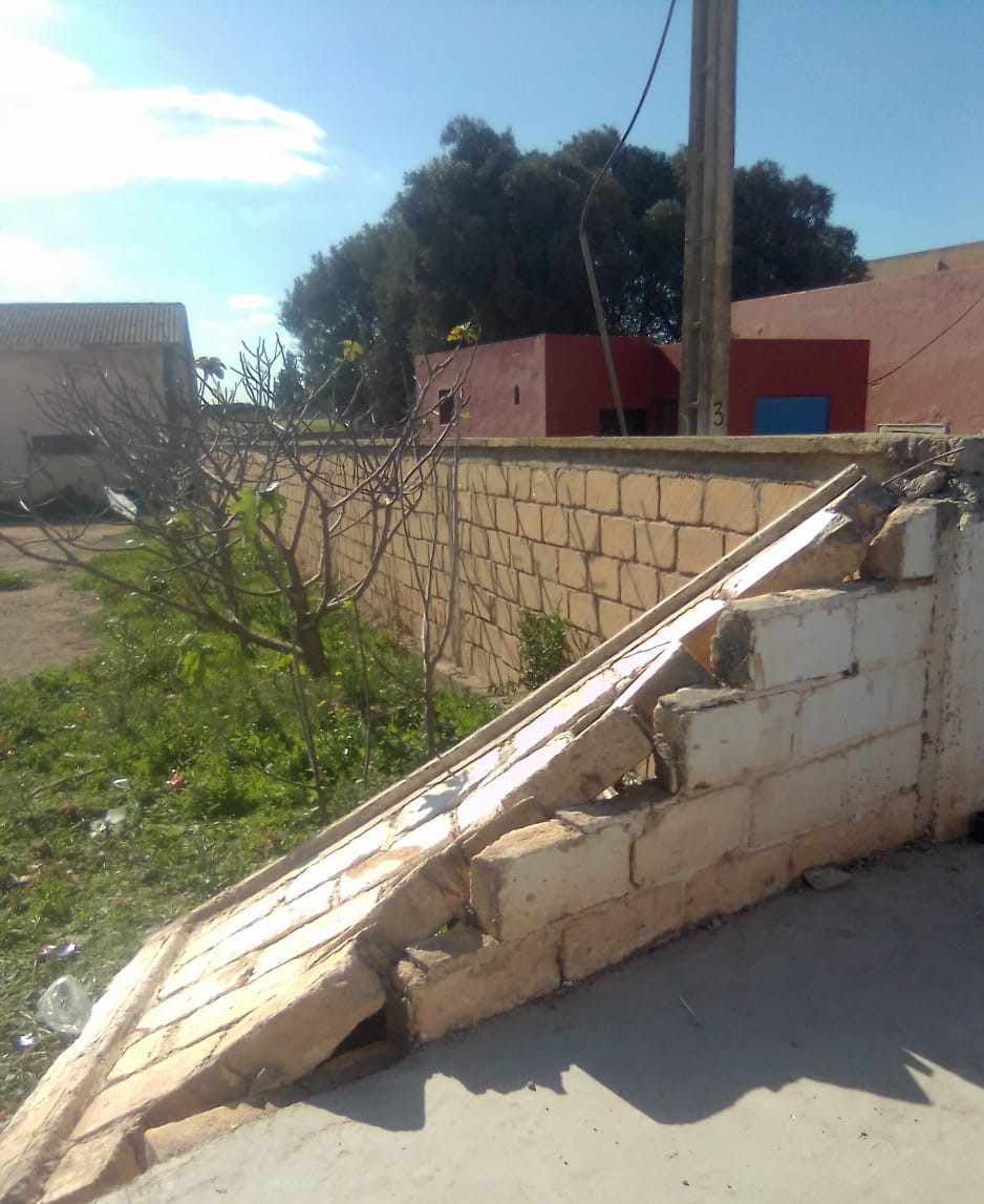 أولاد حمدان : سقوط حائط على طفل يؤدي إلى إصابته بكسر و جروح