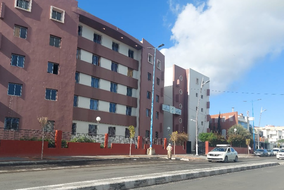 مطالب بفتح تحقيق في اختلالات مشروع ''بيت المعرفة'' بشارع المسيرة بالجديدة 