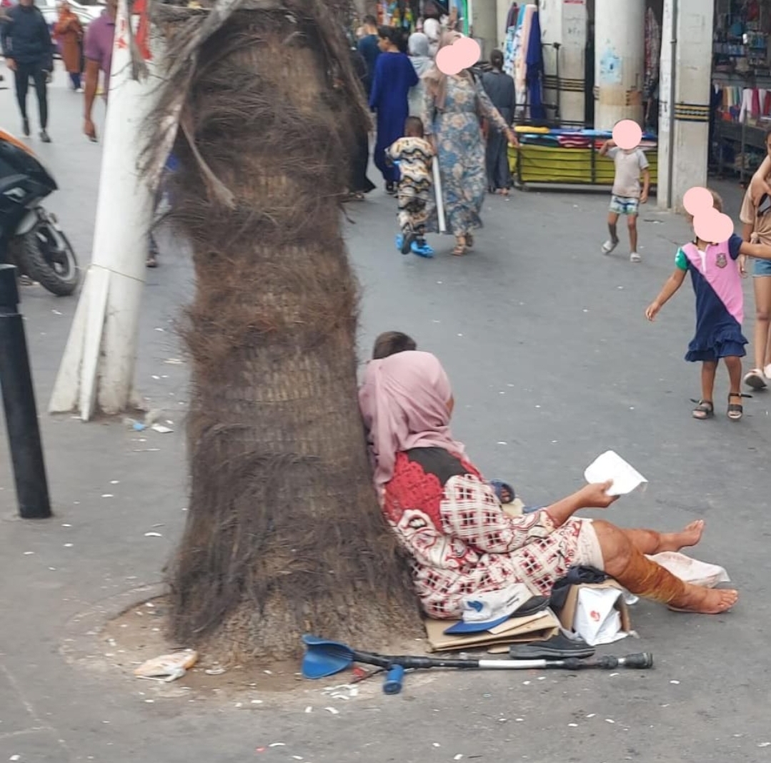 عودة انتشار ظاهرة المتسولين بحدة في شوارع وأزقة مدينة الجديدة 