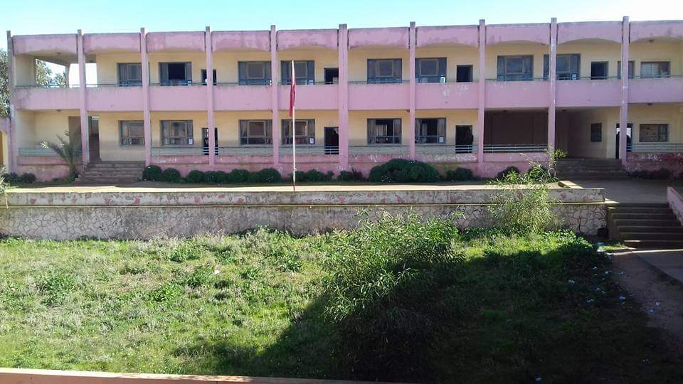 معاناة تلامذة إعدادية خالد بن الوليد باولاد غانم من الاكتظاظ 