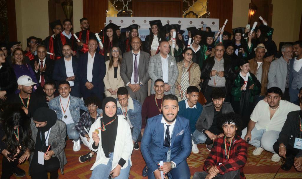 بالصور.. مجموعة ''اكما سكول'' الخاصة بالجديدة تحتفي بخريجيها