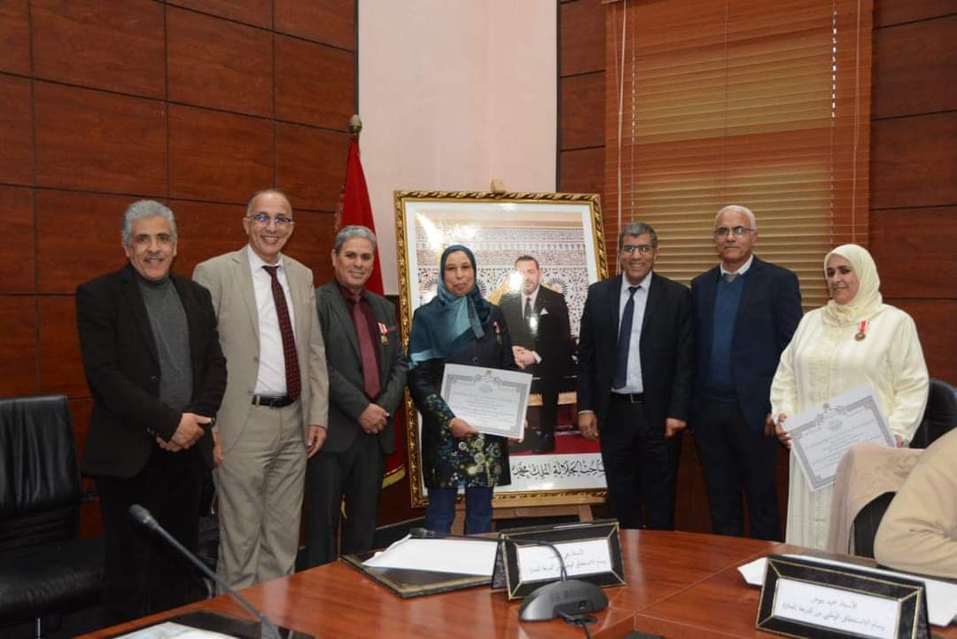 رئيس جامعة شعيب الدكالي يسلم أوسمة ملكية لمجموعة من الأطر الجامعية 