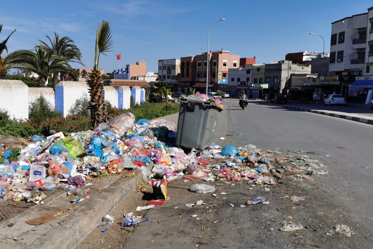 شركة أرما للنظافة بالجديدة ببن مطرقة شركة المراقبة وسندان الالتزام بدفتر التحملات