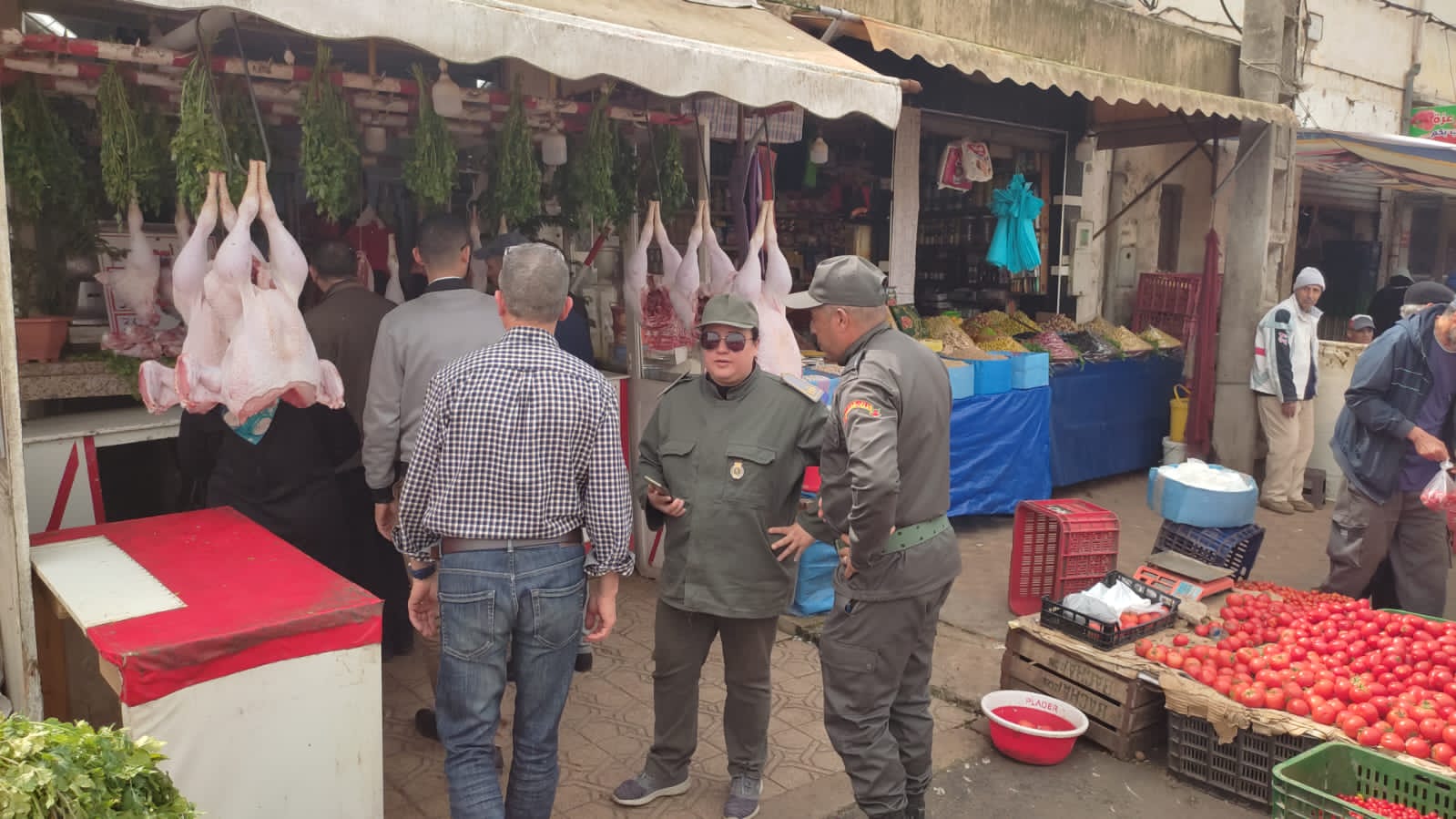 لجنة مختلطة تزور سوق لالة زهرة بالجديدة لمراقبة الأسعار وجودة المنتجات الغذائية 