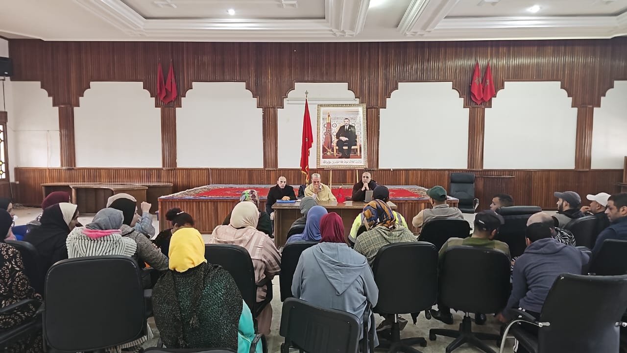 مهرجان سبعة شموس سبعة أقمار في دورته 33 بأزمور والجديدةانتشار مقاهي الشيشة وتعاطي المخدرات على الطريق الجهوية 320 بين أزمور والبيضاء يثير القلقدرك أزمور يفكك عصابة إجرامية نفذت سرقات موصوفة بالجديدة وأزمورتجديد فرع حزب التقدم والاشتراكية بمدينة أزمور وسط حضور حزبي وجمعوي وازنقطار الجديدة البيضاء يدهس مسنًّا قرب محطة أزمور ويحوله إلى أشلاءجريمة قتل مروعة بجماعة سيدي علي بنحمدوش بإقليم الجديدة آزمور.. مولود نقابي جديد يعزز صفوف المنظمة الديمقراطية للشغل إدانة ناشط فيسبوكي بآزمور بالسجن النافذ بتهم تتعلق بالتهديد والابتزاز كلاب ضالة تجوب شوارع وأحياء مدينة ازمور مدرسة ابن حمديس بآزمور تحتفي بالسنة الأمازيغية  - الجديدة 24