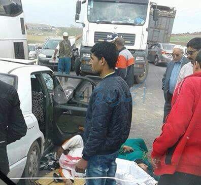 سبعة مصابين في حادثة سير خطيرة بعد اصطدام شاحنة وسيارتين للأجرة قرب سيدي اسماعيل